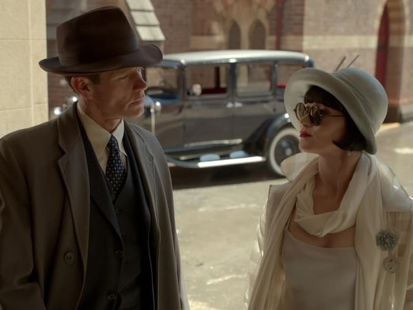 Los misteriosos asesinatos de Miss Fisher - Juego, set y asesinato