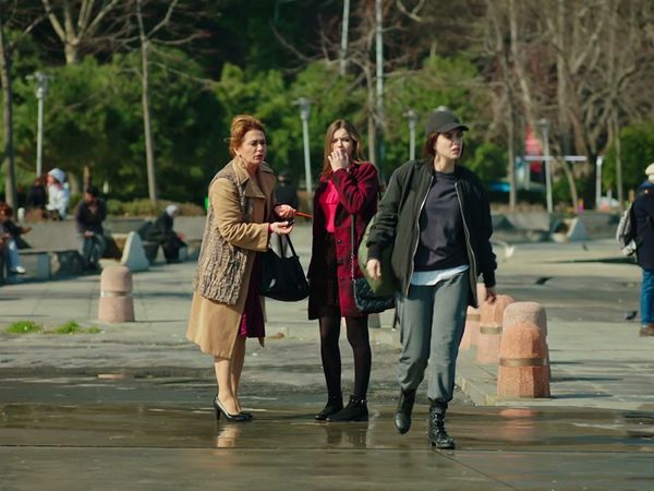 Señora Fazilet Y Sus Hijas - Episodio 1