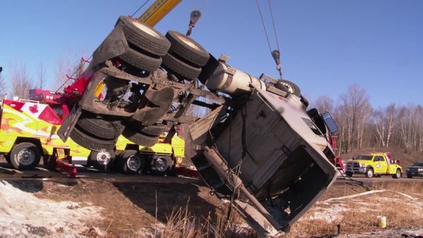 Heavy Rescue: 401 - Not your regular fender-bender