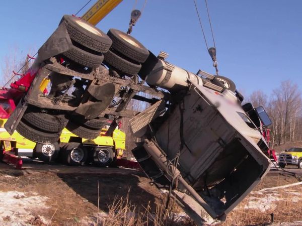 Heavy Rescue: 401 - Not your regular fender-bender