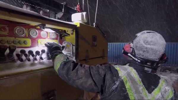 Heavy Rescue: 401 - Ladies and Gents, We are Going to War