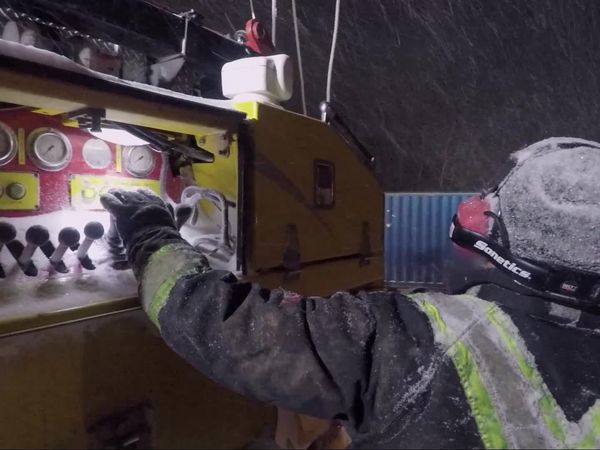 Heavy Rescue: 401 - Ladies and Gents, We are Going to War