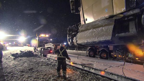 Heavy Rescue: 401 - Not the Best Spot to Be
