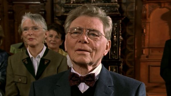 Schlosshotel Orth - Eine ungeheuerliche Geschichte