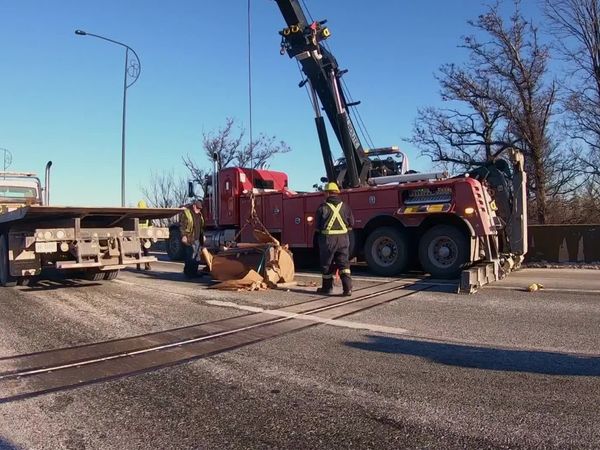 Heavy Rescue: 401 - Wreck and a Half