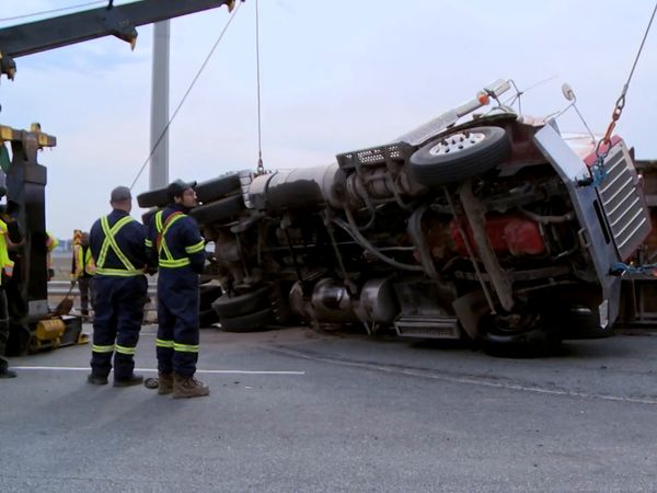 Heavy Rescue: 401 - Get Back Up