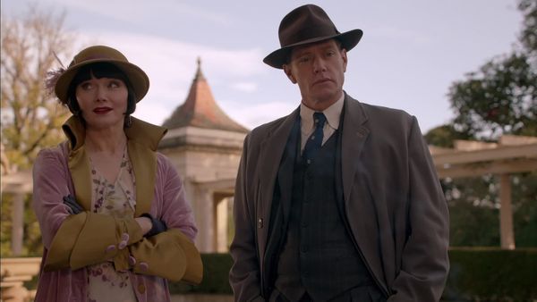 Los misteriosos asesinatos de Miss Fisher - Incriminación por asesinato