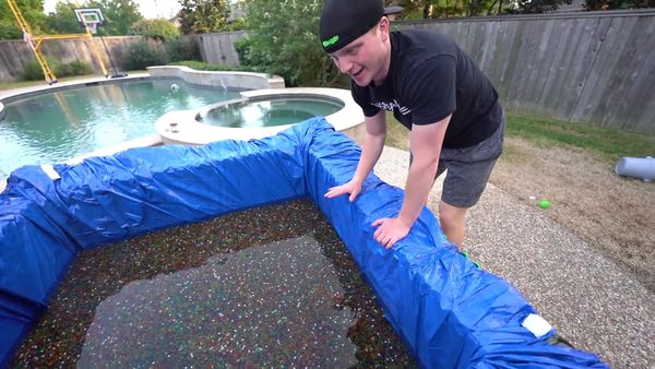 Unspeakable - We Played Among Us in Real Life / 10 Million Orbeez vs. 1,000 Bath Bombs