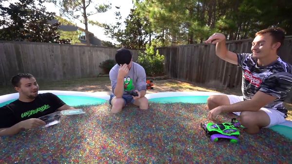 Unspeakable - Last to Leave Pool of Orbeez / Hiding Diamonds in Orbeez