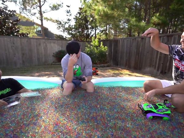 Unspeakable - Last to Leave Pool of Orbeez / Hiding Diamonds in Orbeez