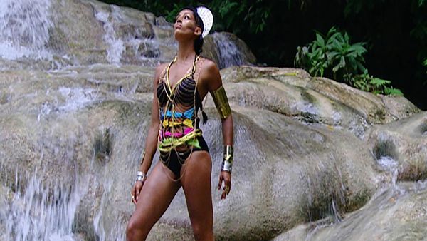 America's Next Top Model - The Girl Who Becomes Art for Tyra