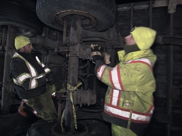 Heavy Rescue: 401 - All Hands on Deck