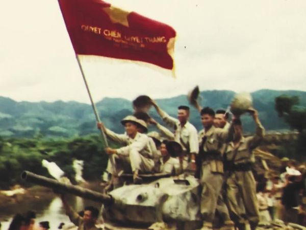 The Vietnam War In Color - Dominoes and Death