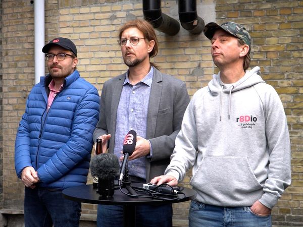 r8Dio Specials - Pressemøde 2024 - Fake annoncer