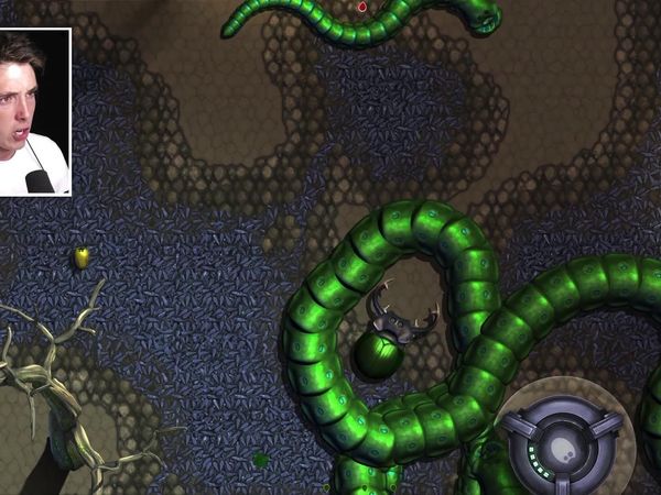 LazarBeam - Impossible Slither.io Challenge / Insatia Worm vs. Giant Blob of Death