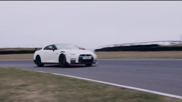 EVO - Goodbye to the Iconic Nissan GT-R NISMO / McLaren F1 vs. Analogue Supercars