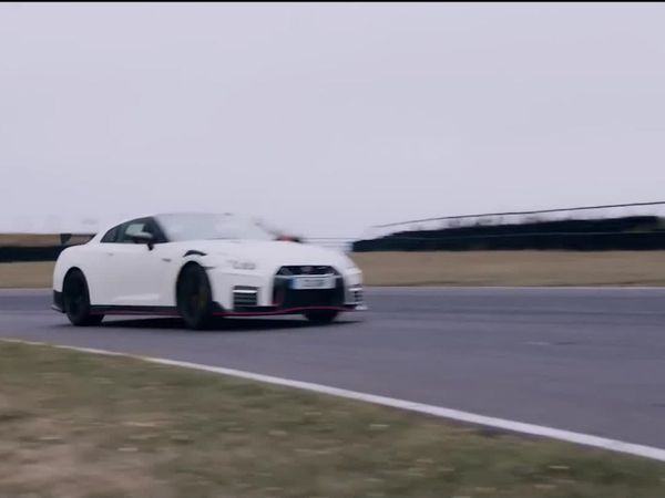 EVO - Goodbye to the Iconic Nissan GT-R NISMO / McLaren F1 vs. Analogue Supercars