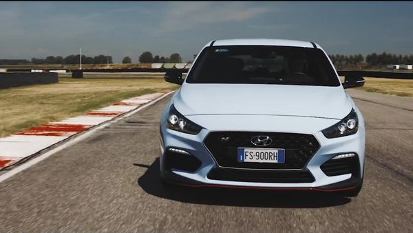 EVO - Hyundai i30 N TCR vs. i30 N / i30 Fastback N on the Col de Turini