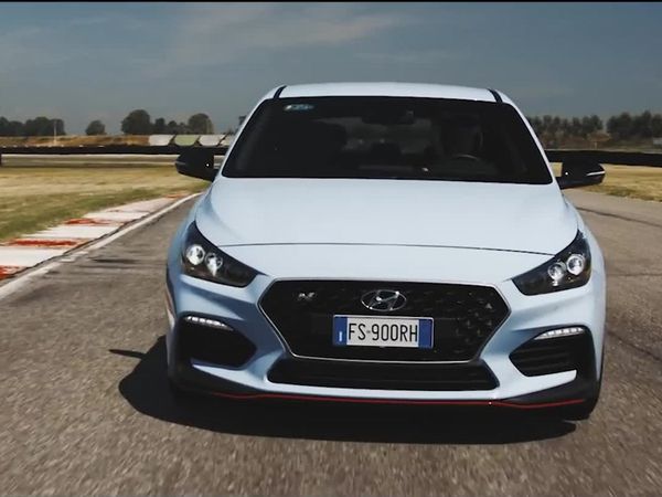 EVO - Hyundai i30 N TCR vs. i30 N / i30 Fastback N on the Col de Turini