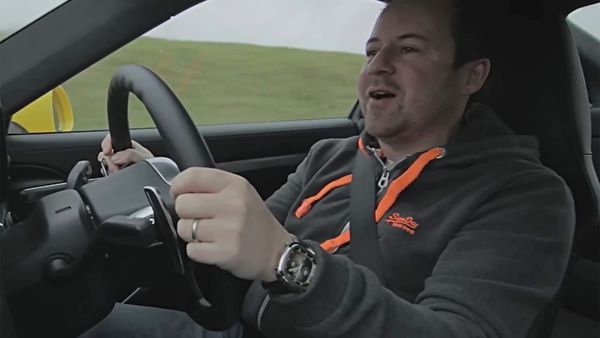 EVO - Porsche 911 Carrera 4S vs. 2S Track Battle / Mini GP2 vs. Audi A1 Track Battle