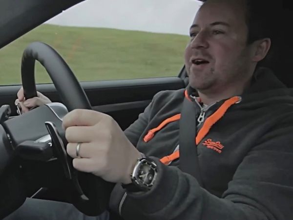 EVO - Porsche 911 Carrera 4S vs. 2S Track Battle / Mini GP2 vs. Audi A1 Track Battle