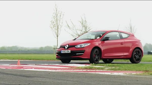 EVO - Pagani Factory: Inside the Huayra / Renault Mégane vs. SEAT León Cupra