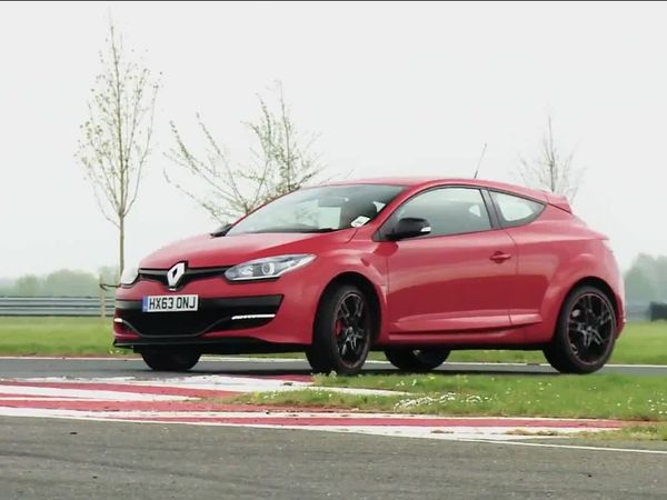 EVO - Pagani Factory: Inside the Huayra / Renault Mégane vs. SEAT León Cupra