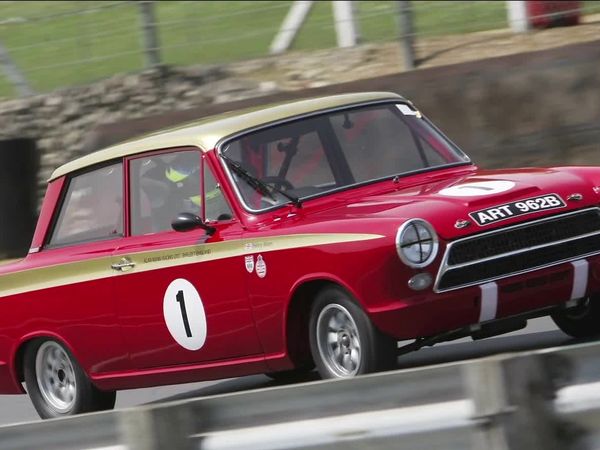 EVO - New Ferrari 296 Speciale / Racing a Lotus Cortina