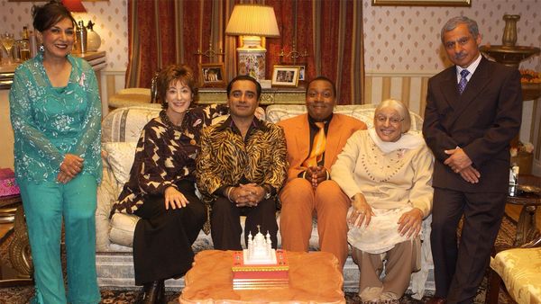 The Kumars at No. 42 - XMAS SPECIAL 2003: Neil Morrissey & Sir Cliff Richard