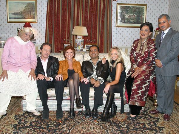 The Kumars at No. 42 - XMAS SPECIAL 2003: Neil Morrissey & Sir Cliff Richard