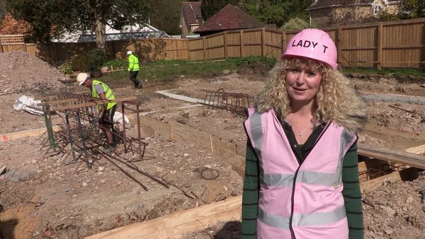 Building the Dream - Isle of Wight: Tracy and Mimi