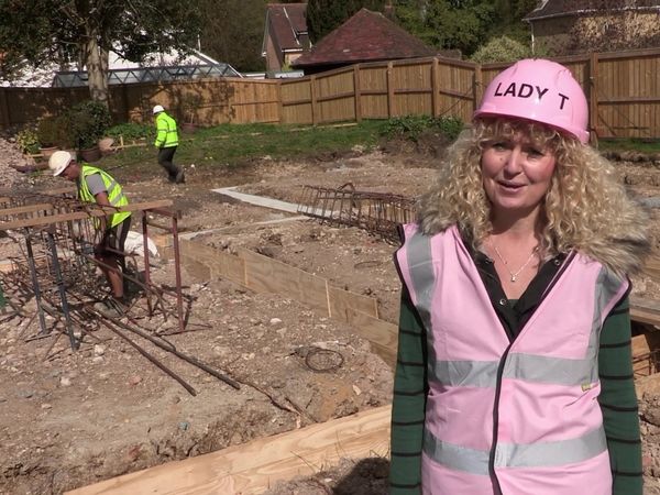 Building the Dream - Isle of Wight: Tracy and Mimi