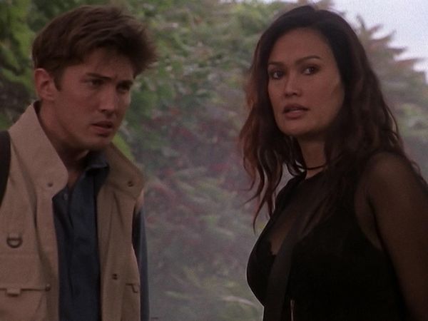 Relic Hunter - Hunting With the Enemy