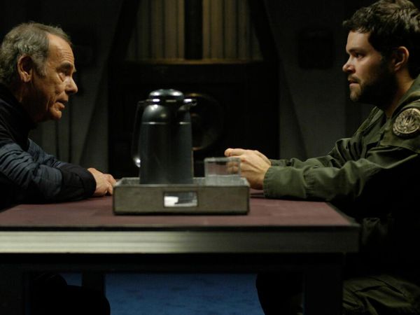 Battlestar Galactica - Lay Down Your Burdens, Part 1