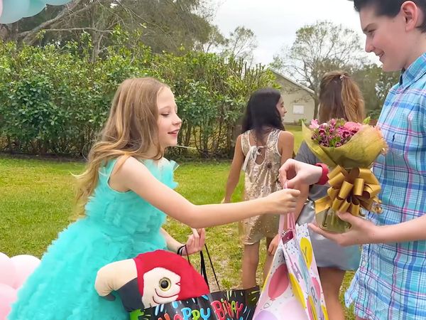Like Nastya - Nastya’s Big Adventures: Birthday Fun, Las Vegas, and Creative Challenge