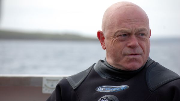 Ross Kemp: Shipwreck Treasure Hunter - Gun Runners