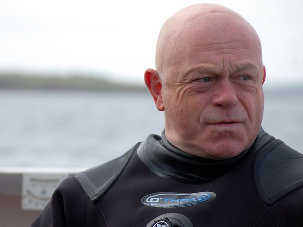 Ross Kemp: Shipwreck Treasure Hunter - Gun Runners