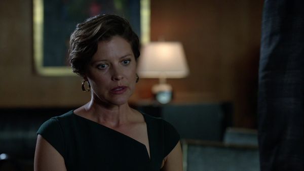 Arrow - Crossing Lines