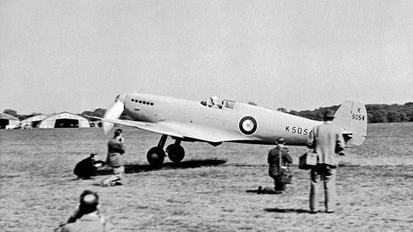 Iconic Combat Machines - Spitfire Tiger