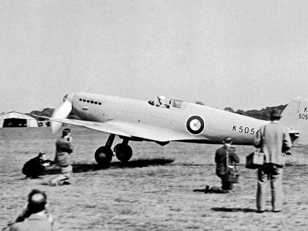Iconic Combat Machines - Spitfire Tiger