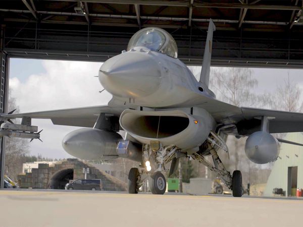 Iconic Combat Machines - F16 Mig 29