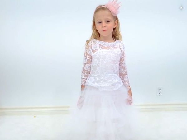 Like Nastya - Nastya’s Festive Fun: Princess Lessons, Halloween Treats, and Foam Fun