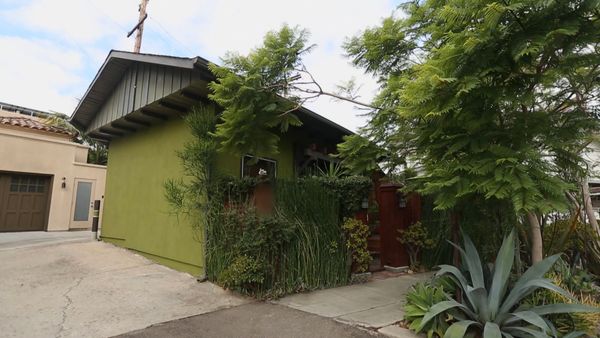 Tiny House Hunting - Episode 305
