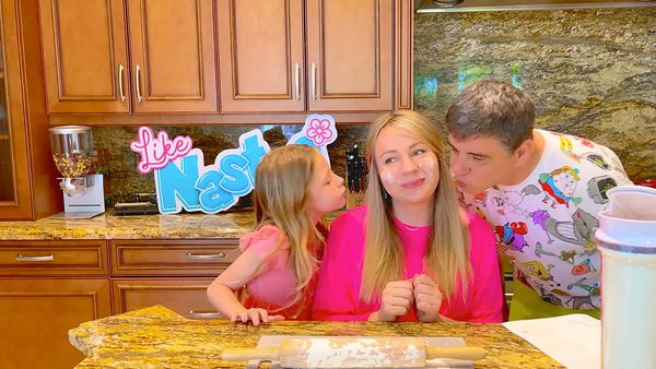 Like Nastya - Nastya's Enchanting Day: Farm Fresh Adventures, Magical Tales, and Family Fun