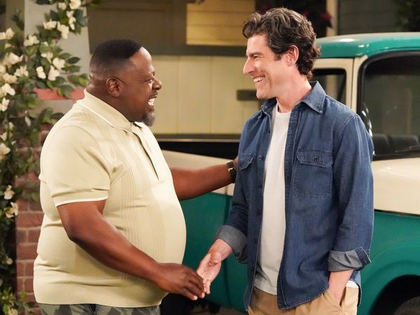 The Neighborhood (Latest Episodes) - Welcome to Kalamazoo?