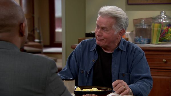 Terapia con Charlie - La visita del padre de Charlie