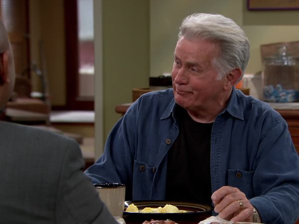 Terapia con Charlie - La visita del padre de Charlie