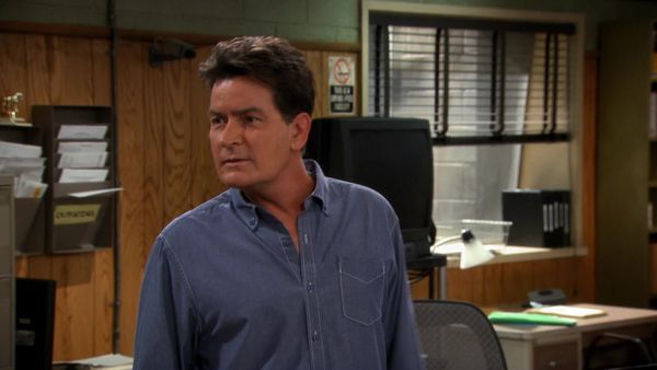 Terapia con Charlie - Charlie se interpone entre Sean y Jordan