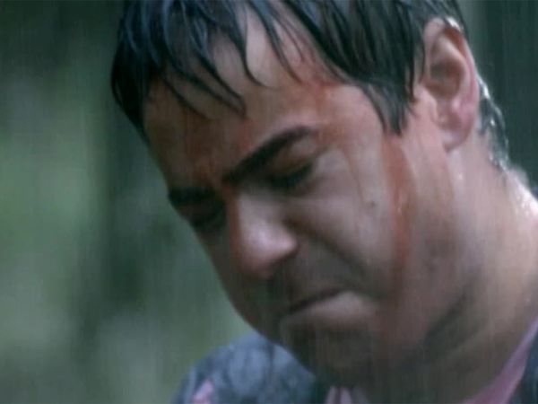 I Shouldn't Be Alive - Aplastado y solo