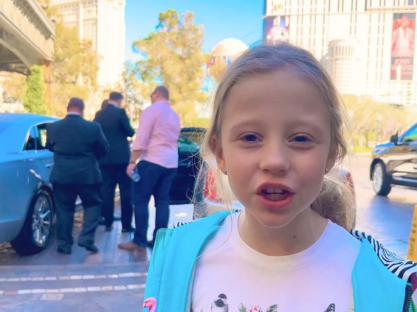 Like Nastya - Nastya Visits Las Vegas & Overcomes Fears